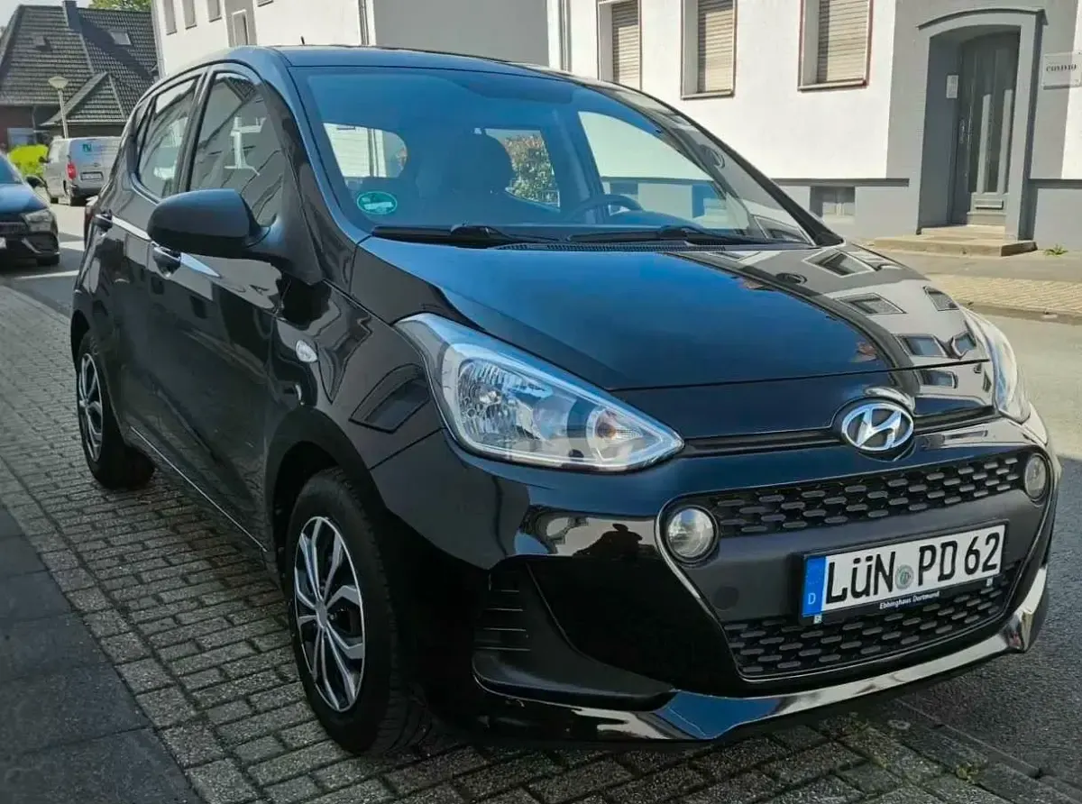 Gebraucht Hyundai i10 67 PS (49 kW) 2017 Schwarz Kleinwagen
