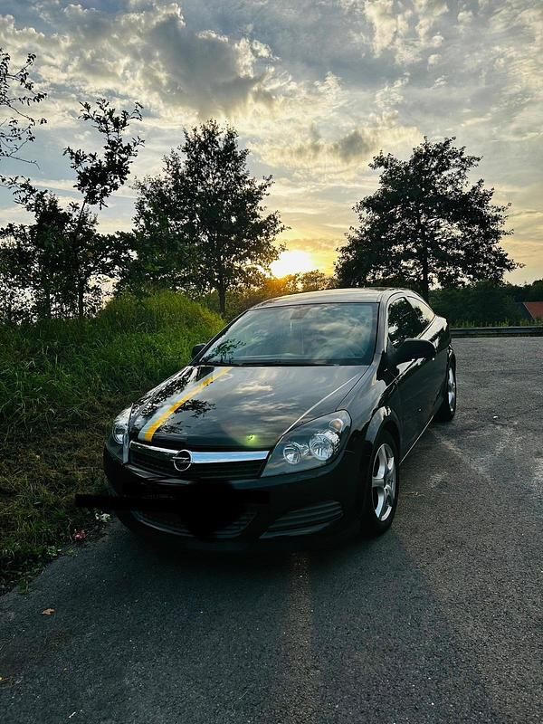 Schwarz Gebraucht 2010 Opel Astra GTC Coupé | 2.200 € (Superpreis) - Bild 1/4