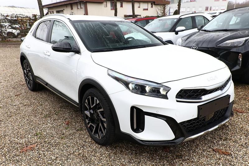Neu Kia XCeed 150 PS (110 kW) 2025 Deluxeweiß metallic SUV