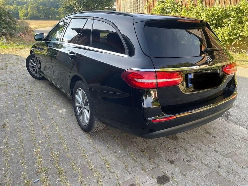 Gebraucht Mercedes E220 194 PS (142 kW) 2017 Schwarz Kombi