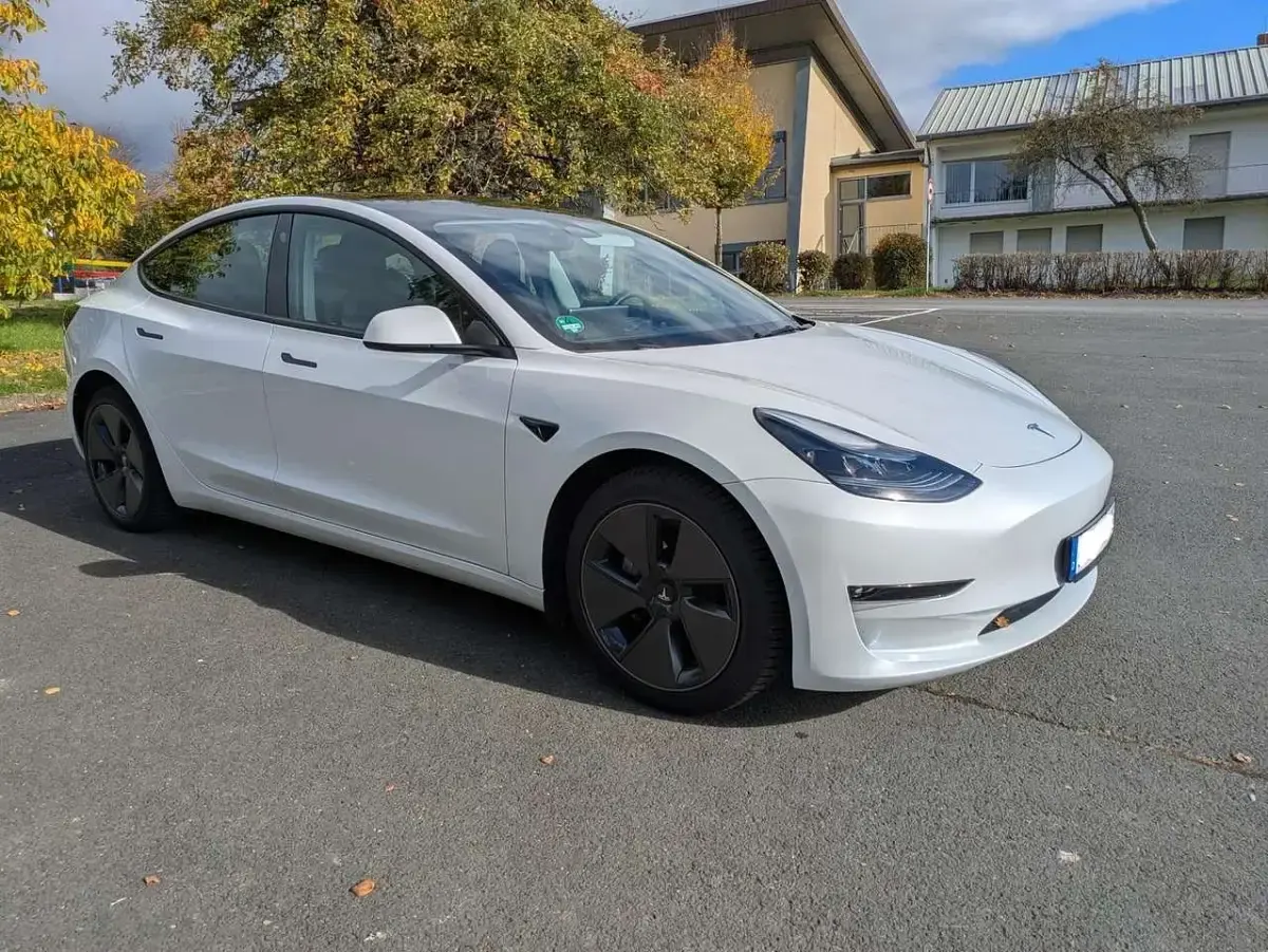 Gebraucht Tesla Model 3 366 kW (498 PS) 2023 Weiß Limousine
