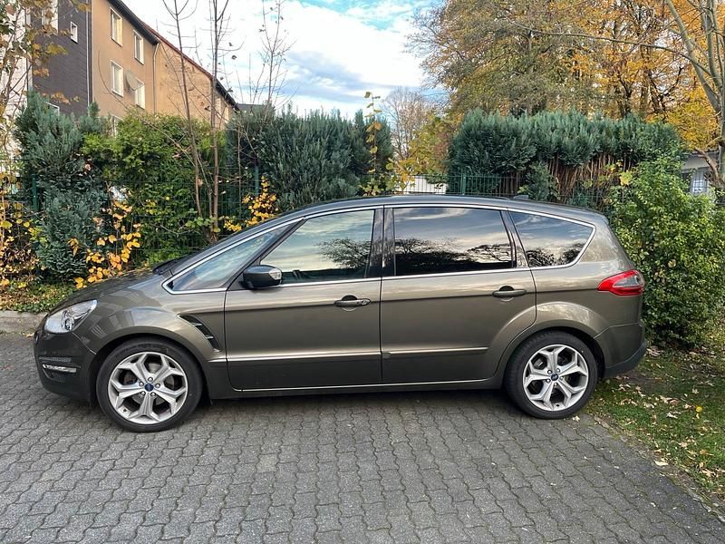 Gebraucht Ford S-MAX S 163 PS (119 kW) 2012 Braun Van / Kleinbus