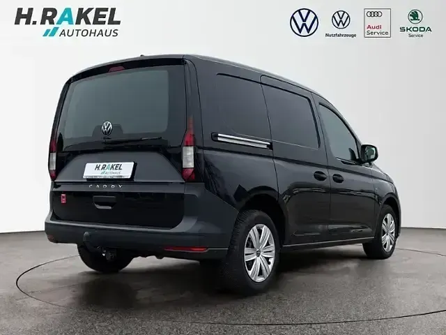 Usata VW Caddy 75 CV (55 kW) 2021 Nero Monovolume