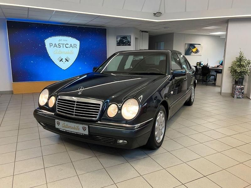Schwarz Gebraucht 1995 Mercedes E320 Limousine | 9.990 € - Bild 1/4