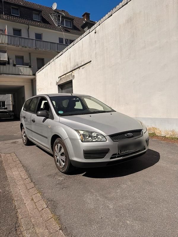 Grau Gebraucht 2006 Ford Focus Kombi | 1.500 € (Guter Preis) - Bild 1/4