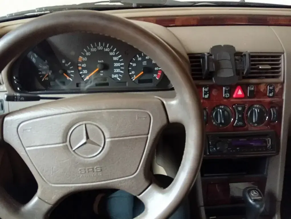 Gebraucht Mercedes C180 Elegance 122 PS (89 kW) 1997 Blau Limousine