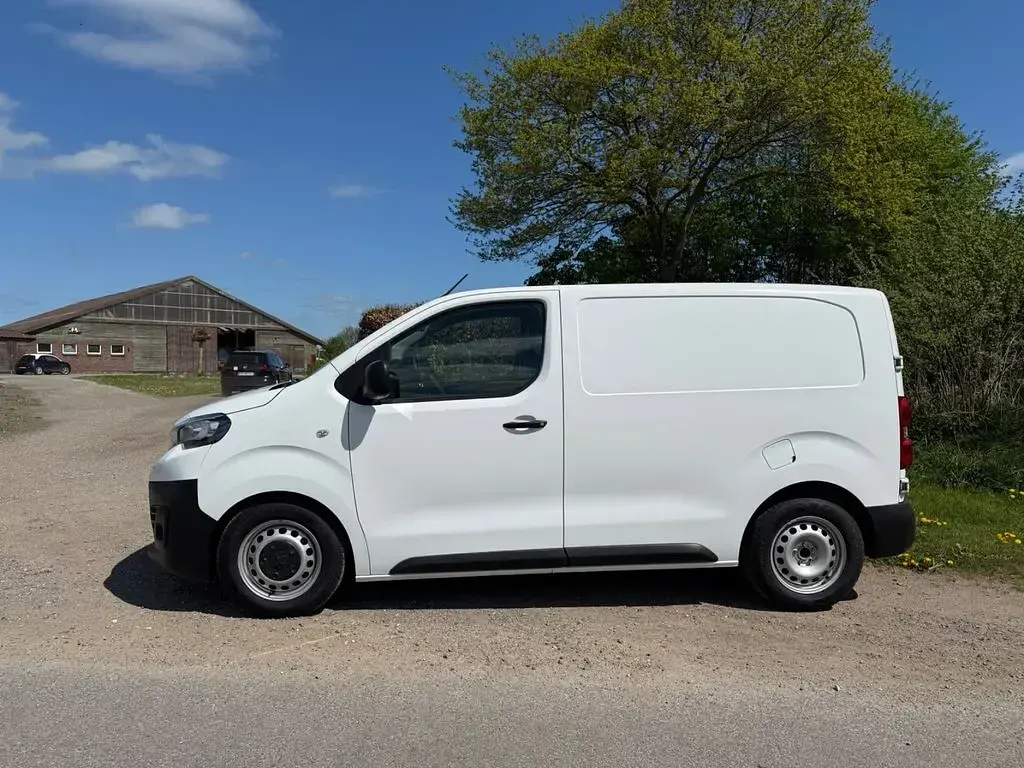 Gebraucht Peugeot Expert Premium 116 PS (85 kW) 2018 Weiß Van