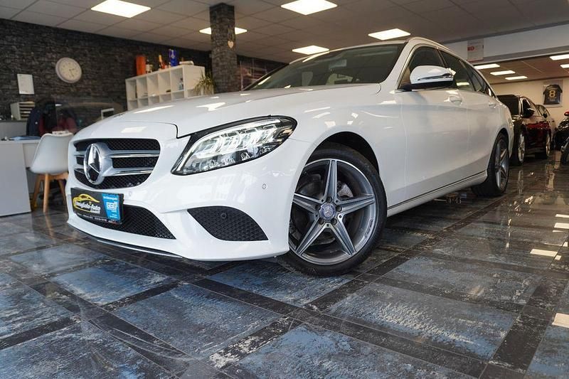 Gebraucht Mercedes C180 AMG 156 PS (114 kW) 2019 Weiß Limousine