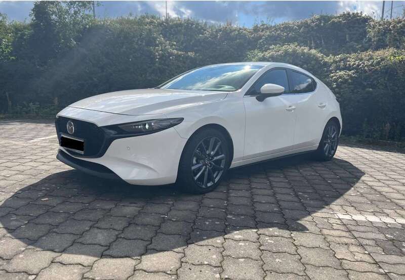 Weiß Gebraucht 2021 Mazda 3 Exclusive-Line Kleinwagen | 20.900 € (Superpreis) - Bild 1/4