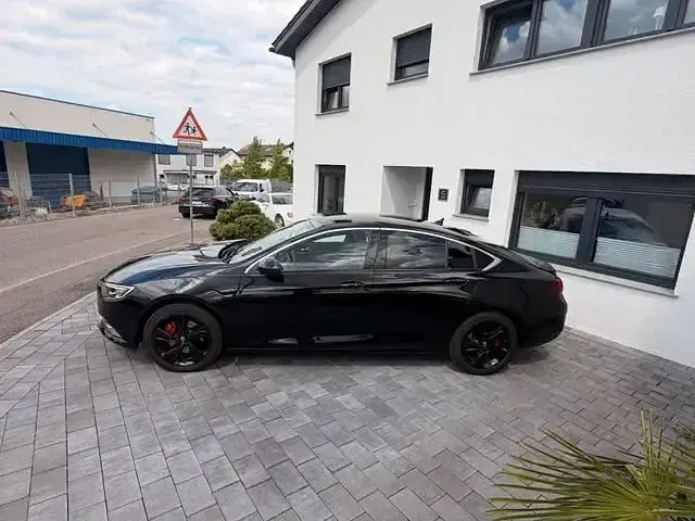 Gebraucht Opel Insignia Sport 209 PS (153 kW) 2019 Schwarz Limousine