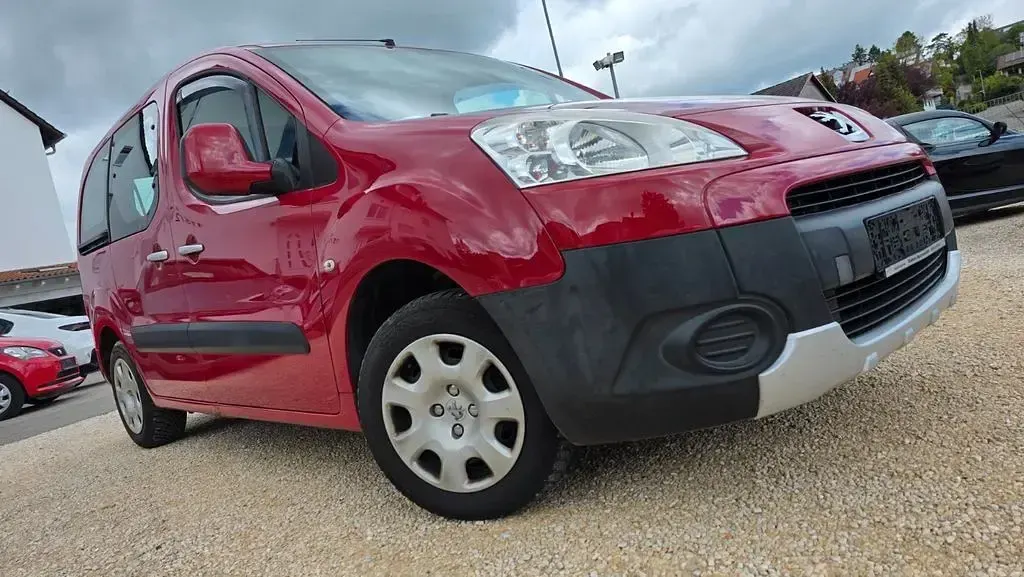 Gebraucht Peugeot Partner Family 90 PS (66 kW) 2012 Rot Van / Kleinbus