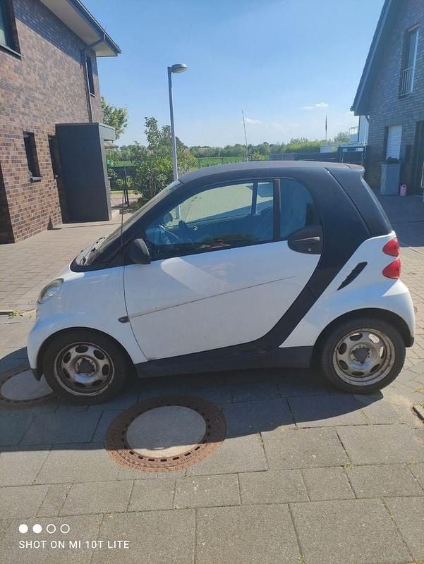 Weiß Gebraucht 2009 Smart ForTwo Coupé Pure Coupé | 2.800 € (Guter Preis) - Bild 1/4