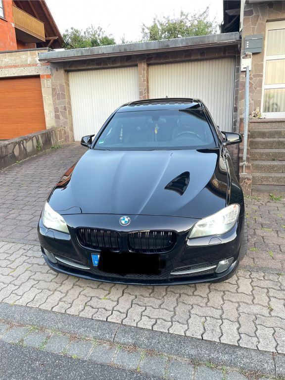 Gebraucht 2012 BMW 520 Sport Line Limousine | 11.200 € (Fairer Preis) - Bild 1/4
