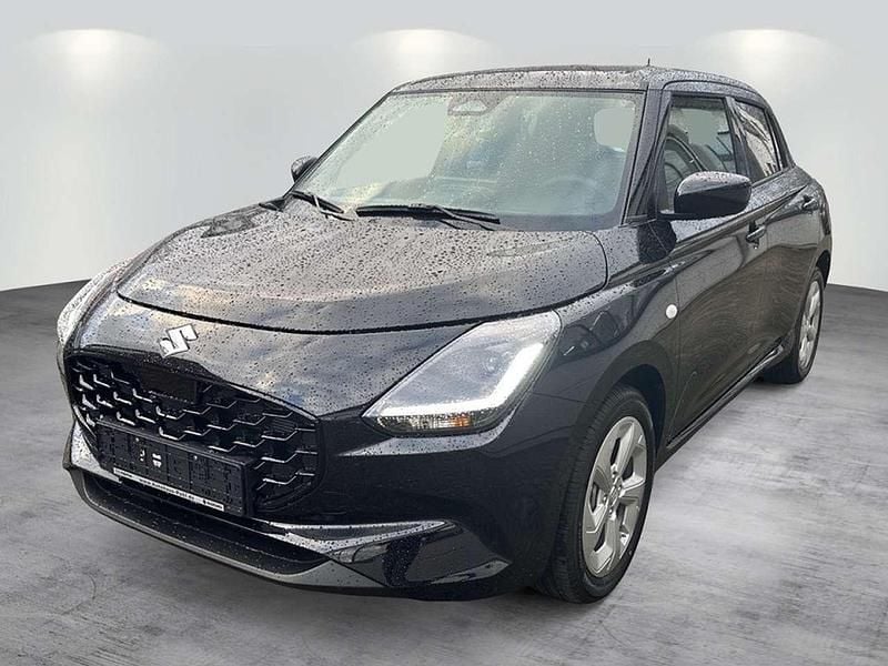 Super black pearl met. Neu 2025 Suzuki Swift Comfort Kleinwagen | 19.990 € - Bild 1/4