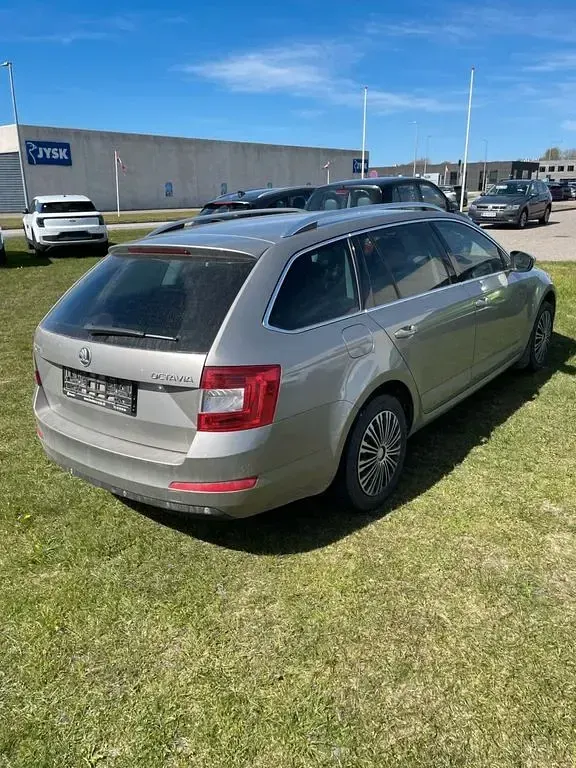 Gebraucht Skoda Octavia Style 179 PS (131 kW) 2015 Beige Kombi