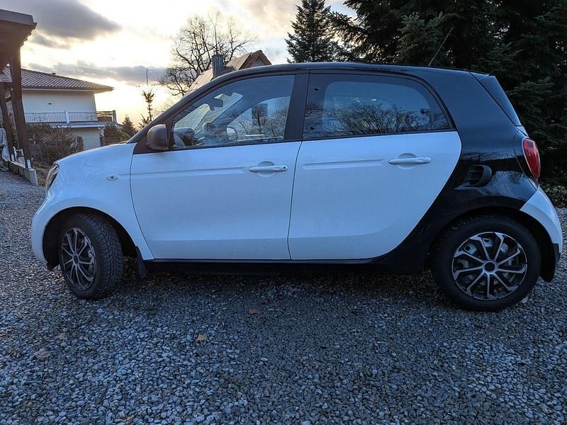 Gebraucht Smart ForFour Electric Drive 60 kW (82 PS) 2019 Weiß Kleinwagen