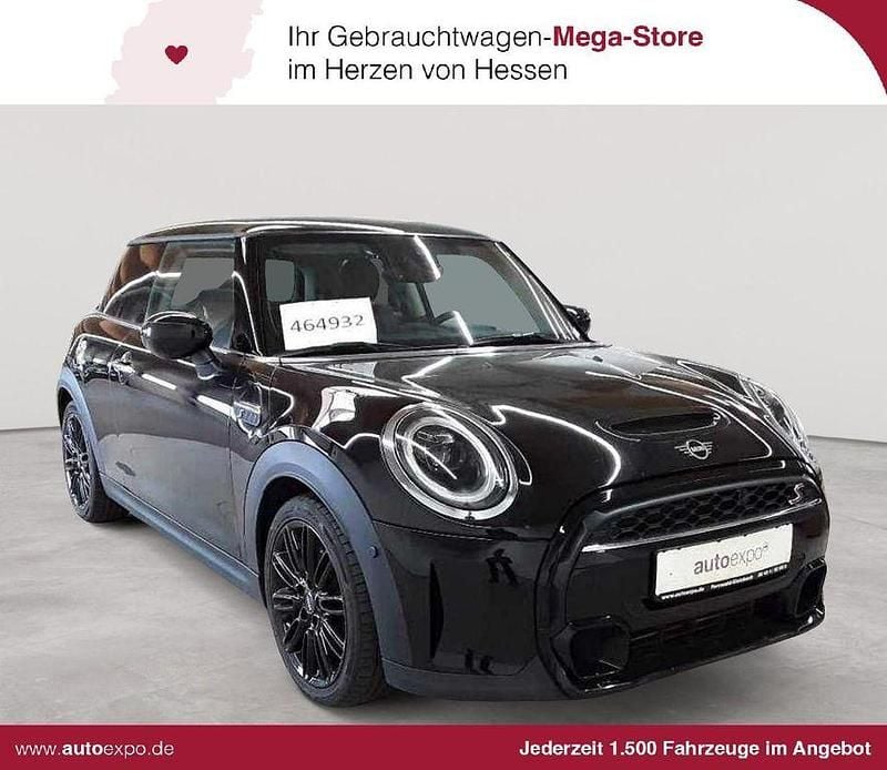 Gebraucht Mini Cooper S Classic 178 PS (130 kW) 2022 Midnight black metallic Kleinwagen