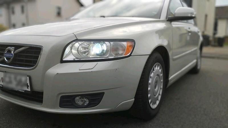 Silber Gebraucht 2011 Volvo V50 Business Edition Kombi | 5.800 € (Teuer) - Bild 1/4