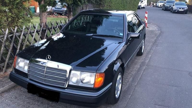 Schwarz Gebraucht 1992 Mercedes E300 Coupé | 18.990 € - Bild 1/4