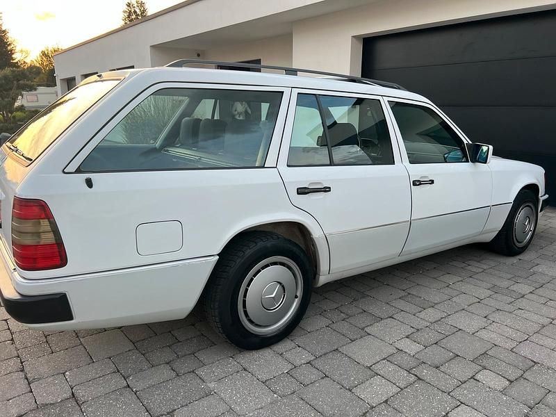 Second-hand Mercedes 200 1989 Alb Break