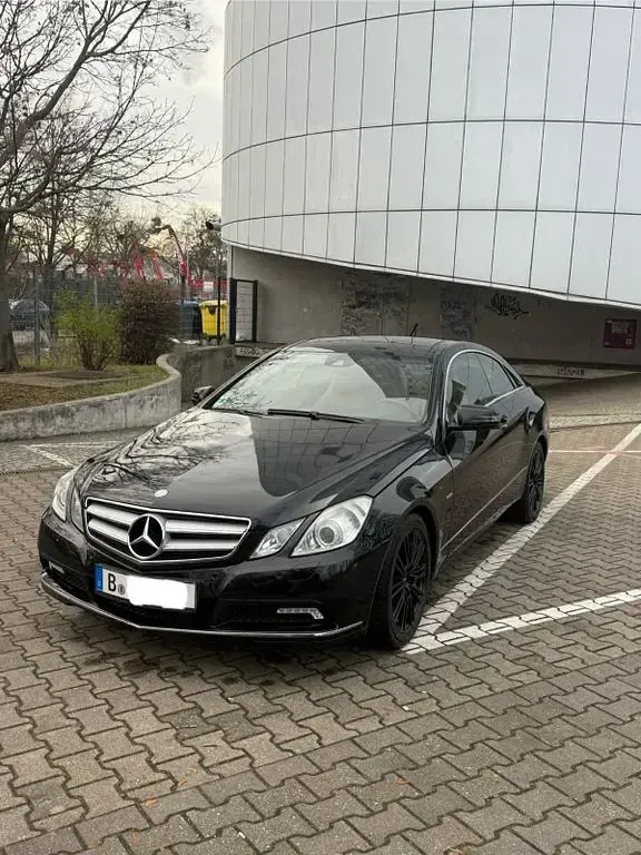 Usata Mercedes E250 Elegance 204 CV (150 kW) 2010 Nero Coupé
