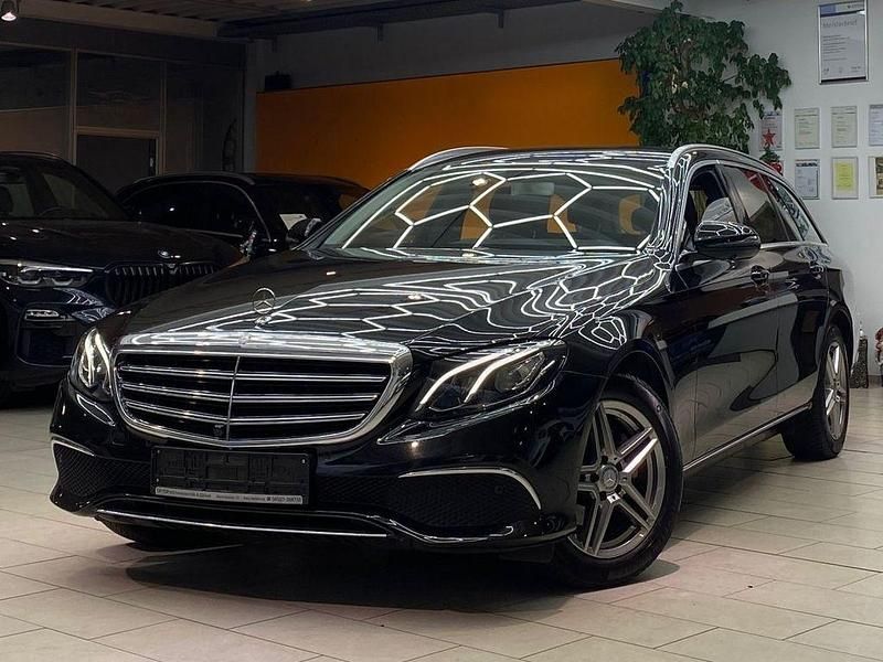 Gebraucht Mercedes E220 Exclusive 194 PS (142 kW) 2016 Schwarz Limousine