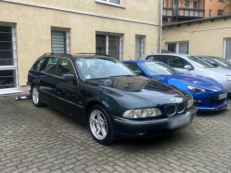 Grün Gebraucht 2000 BMW 520 Kombi | 2.600 € (Fairer Preis) - Bild 1/4