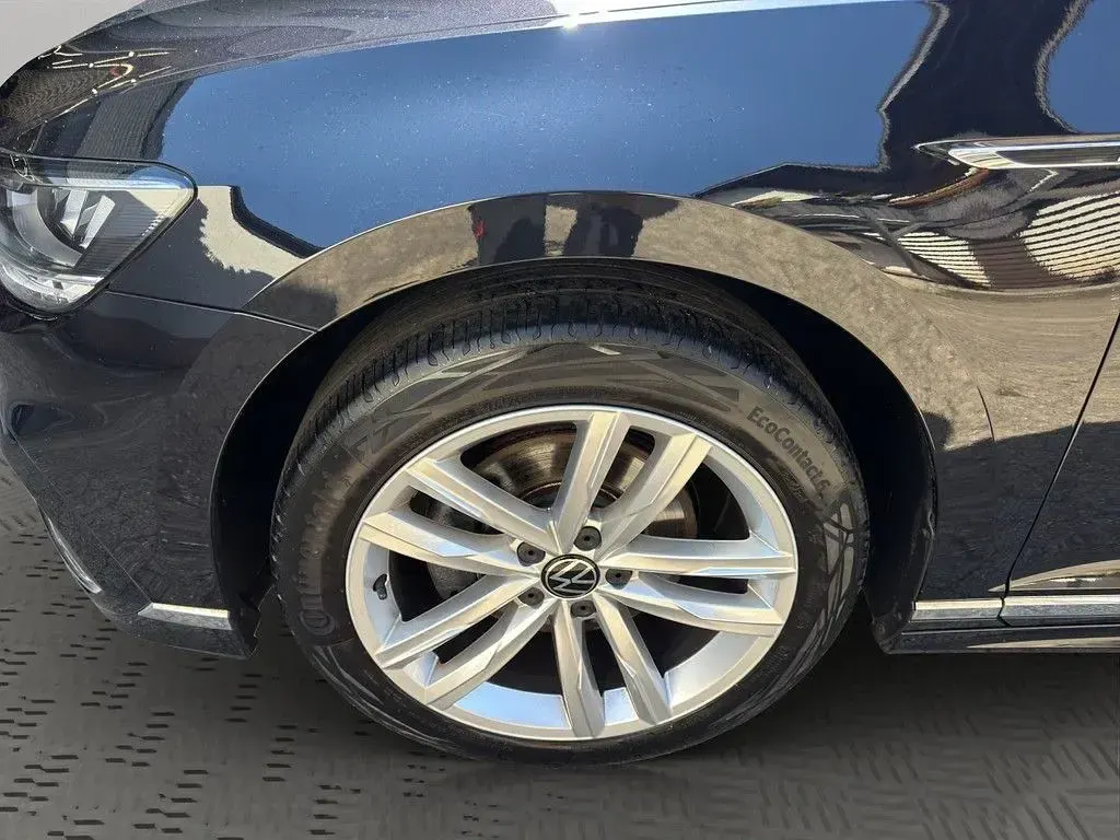 Gebraucht VW Passat R-line 200 PS (147 kW) 2023 Schwarz Kombi