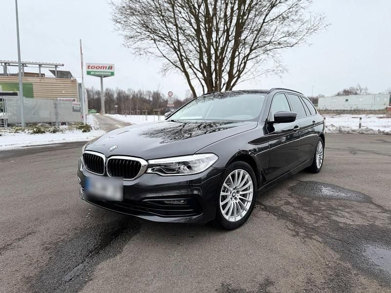 Grau Gebraucht 2019 BMW 520 Kombi | 21.999 € (Guter Preis) - Bild 1/4