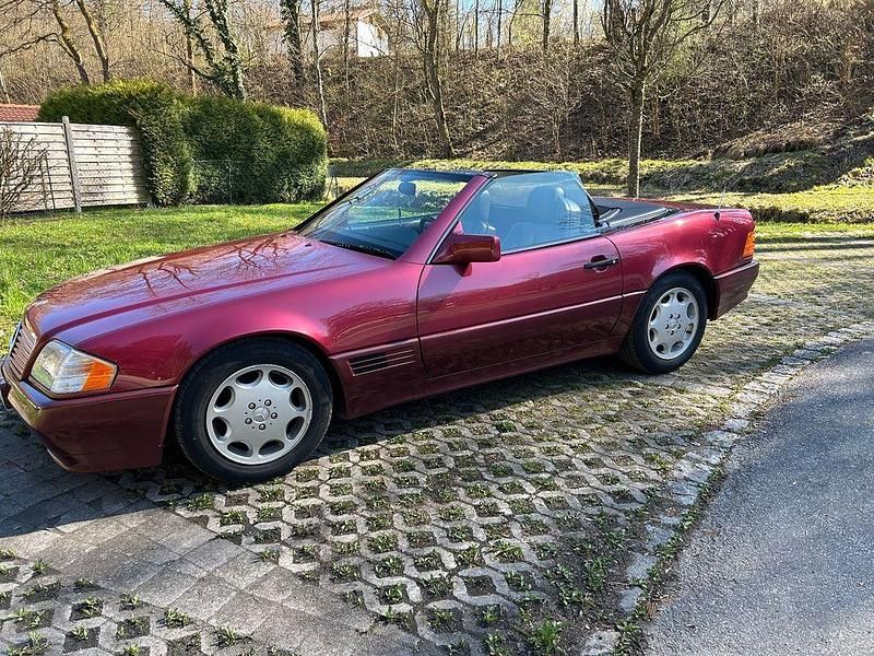Rot Gebraucht 1992 Mercedes SL300 Cabrio | 21.490 € - Bild 1/4