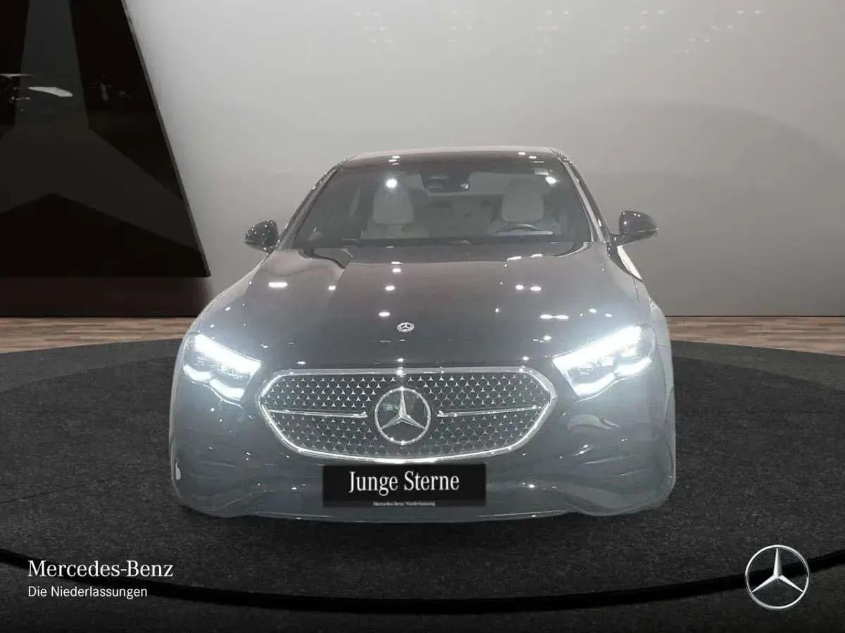 Usado Mercedes E200 Advanced Plus 204 CV (150 kW) 2025 Negro Berlina