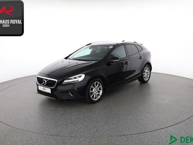 Gebraucht Volvo V40 CC Plus 190 PS (139 kW) 2017 Onyx black Kombi