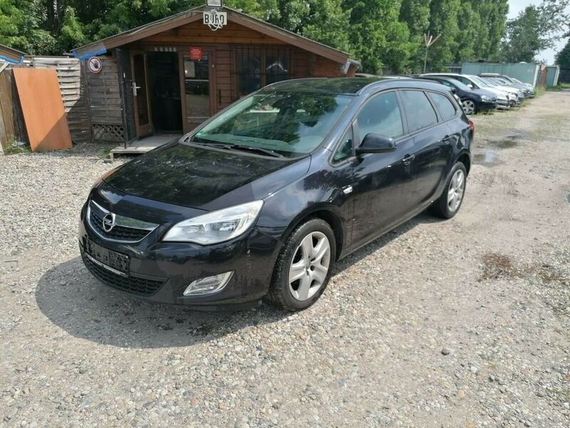 Gebraucht Opel Astra Design Edition 160 PS (117 kW) 2011 Schwarz Kombi