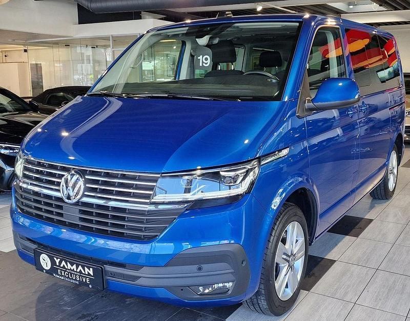 Ravennablau metallic Gebraucht 2023 VW Multivan Comfortline Van | 54.850 € (Fairer Preis) - Bild 1/4