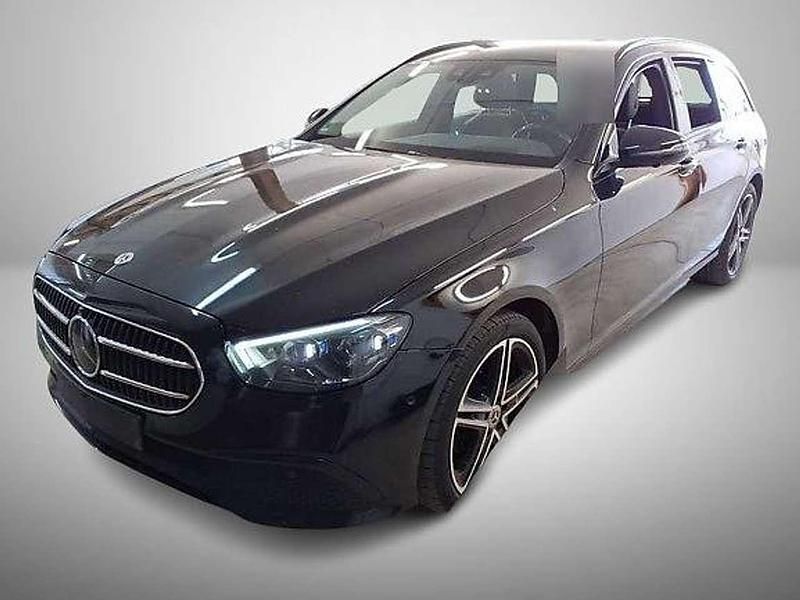 Schwarz Gebraucht 2021 Mercedes E220 Avantgarde Limousine | 29.299 € - Bild 1/3
