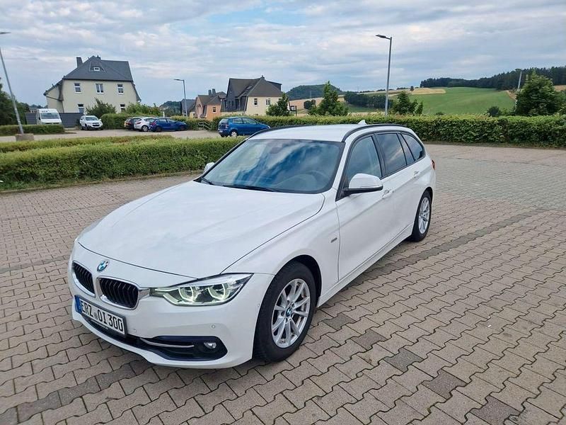 Weiß Gebraucht 2017 BMW 320 Sport Line Kombi | 15.200 € (Fairer Preis) - Bild 1/4