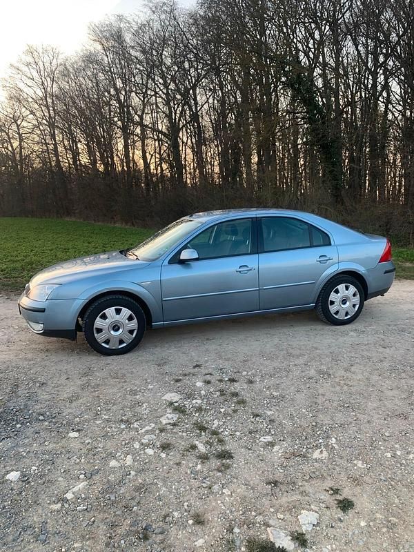 Gebraucht Ford Mondeo 145 PS (106 kW) 2005 Blau Limousine