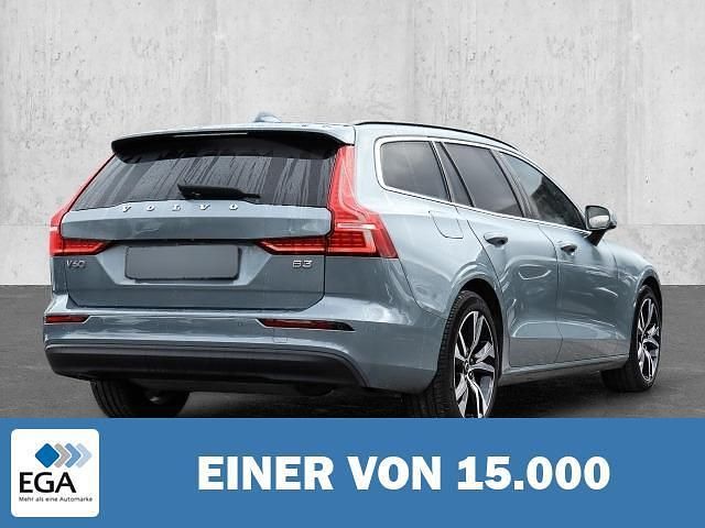 Gebraucht Volvo V60 Core 163 PS (119 kW) 2024 Metallic Kombi
