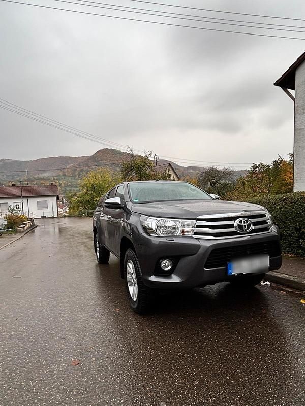 Grau Gebraucht 2020 Toyota HiLux Abholung | 33.000 € (Fairer Preis) - Bild 1/4