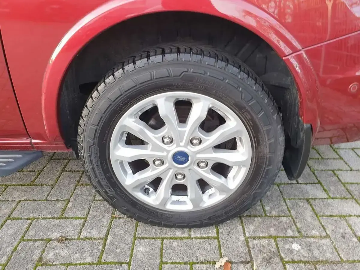 Gebraucht Ford Tourneo Titanium 131 PS (96 kW) 2021 Rot Van / Kleinbus