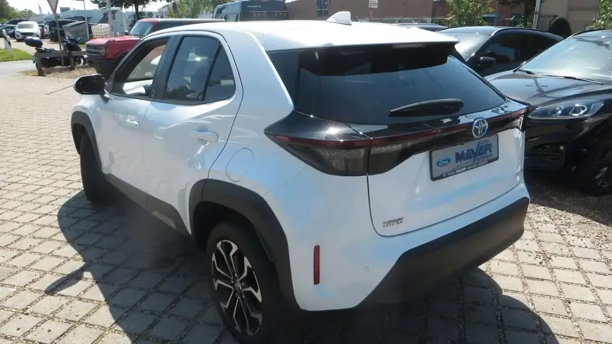 Gebraucht Toyota Yaris Cross Team 92 PS (67 kW) 2024 Weiß SUV