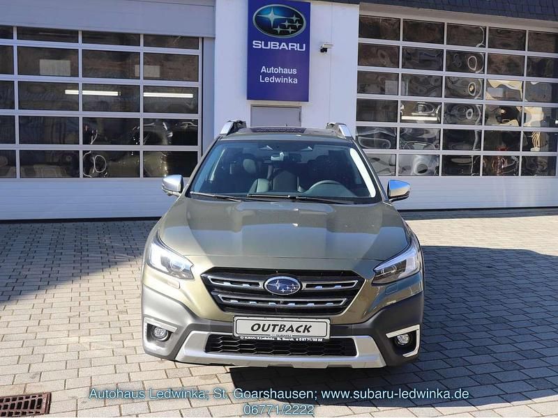 Autumn green metallic Neu 2025 Subaru Outback Platinum SUV | 46.990 € (Fairer Preis) - Bild 1/4