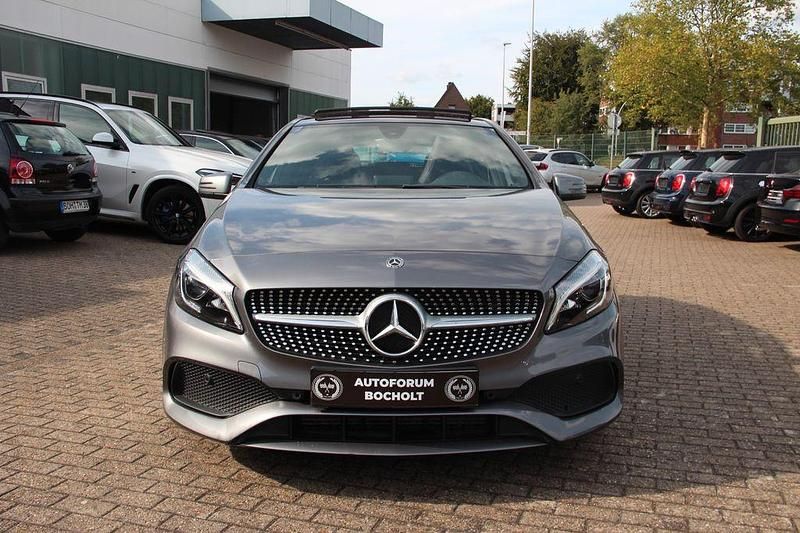Mountaingrau Gebraucht 2017 Mercedes A180 AMG line Limousine | 18.600 € (Teuer) - Bild 1/4