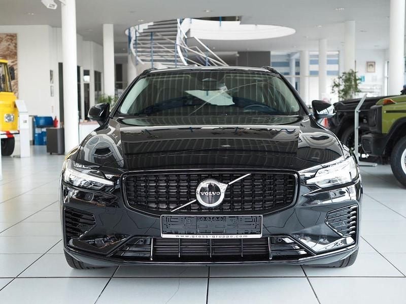 Gebraucht Volvo V60 Plus 253 PS (186 kW) 2024 Schwarz Kombi