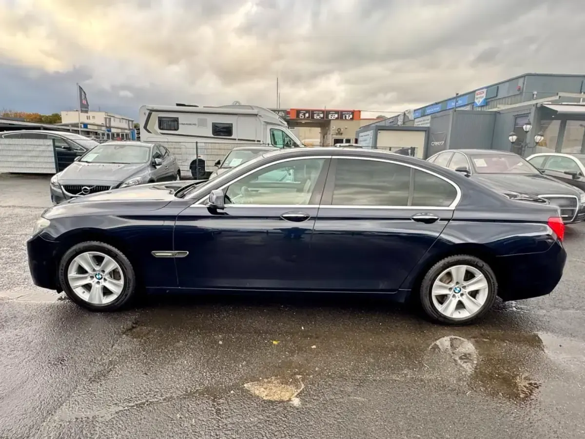 Gebraucht BMW 730 M Sport 245 PS (180 kW) 2011 Schwarz Limousine