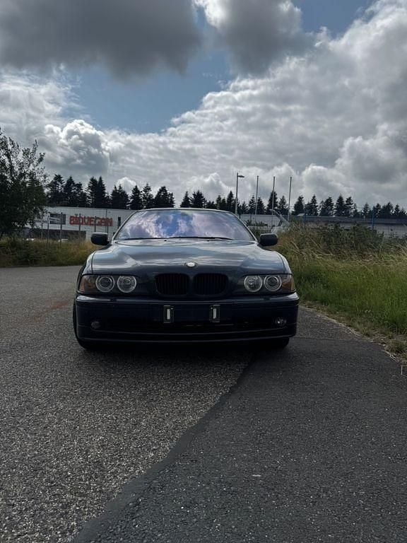 Gebraucht BMW 530 Lifestyle 231 PS (169 kW) 2001 Blau Limousine