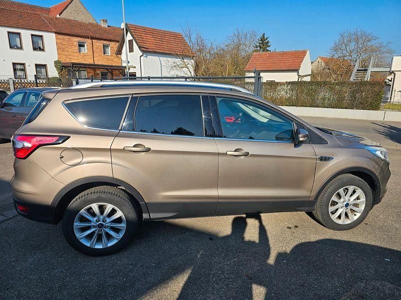 Gebraucht Ford Kuga Titanium 179 PS (131 kW) 2019 Silber SUV