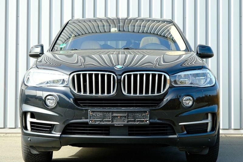 Second-hand BMW X5 Comfort Edition 449 CP (330 kW) 2017 Negru SUV