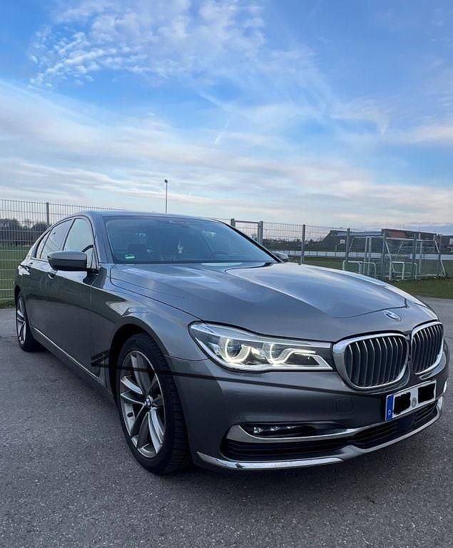 Gebraucht BMW 730 Executive 265 PS (194 kW) 2016 Grau Limousine
