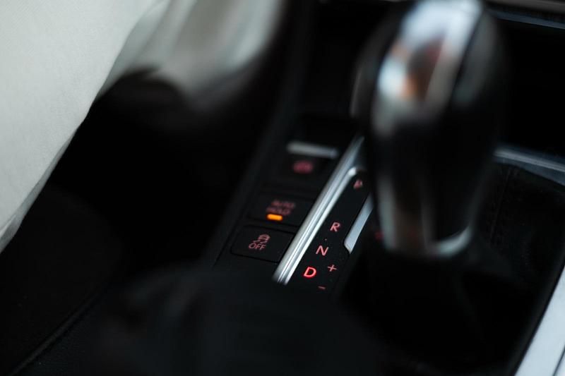 Gebraucht VW Passat 140 PS (102 kW) 2011 Grau Kombi